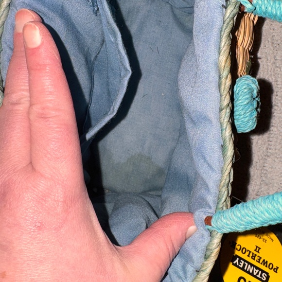 Straw Handbag w/ Bees & Flowers, One Button Closure, interior cotton lining - Picture 9 of 10